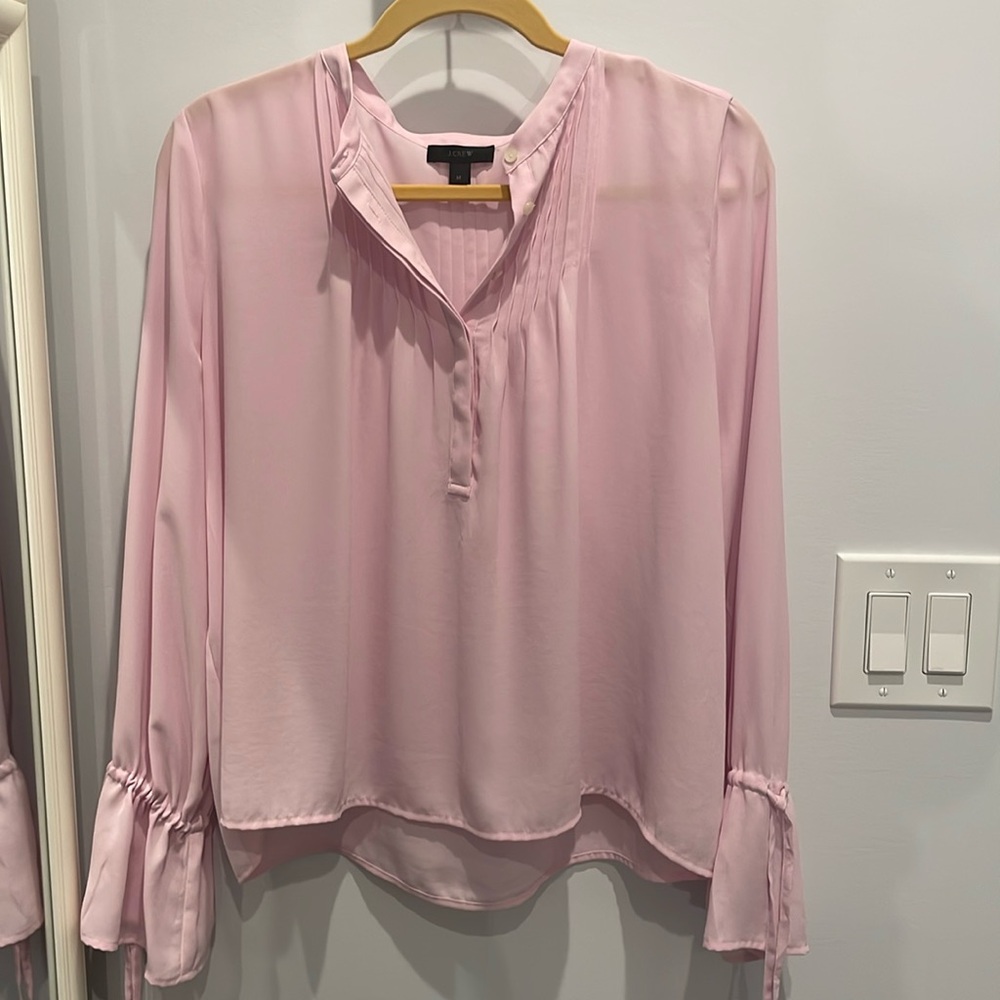 🩷J.Crew high/low cut bell sleeve blouse